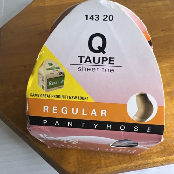 Vintage Leggs Day sheer Regular Nylon Pantyhose Panty Size Q Taupe - Picture 11 of 11